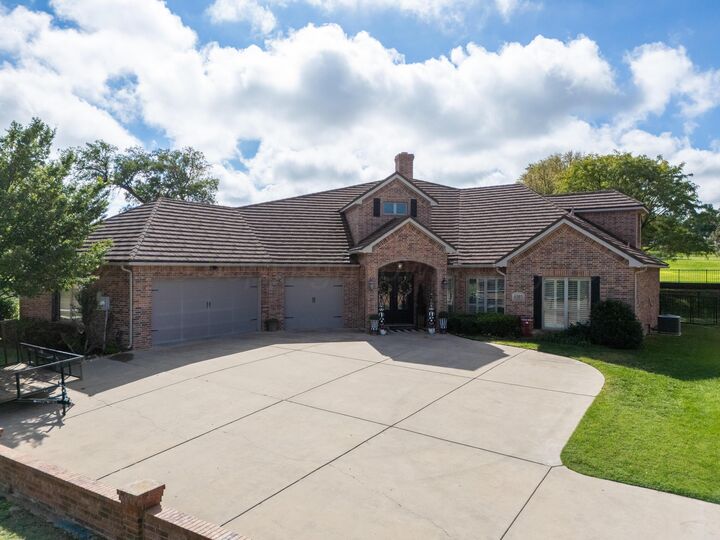 Property Photo:  4301 Fairway Drive  TX 79124-1776 