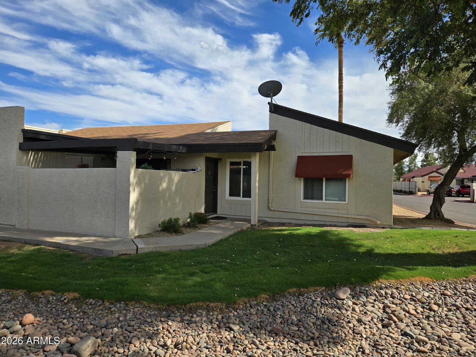 Property Photo:  2140 E 10th Street 3  AZ 85281 