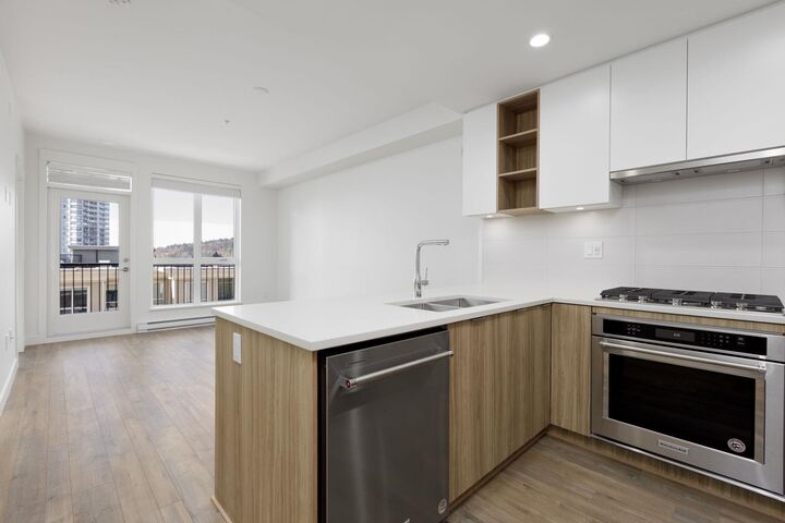 Property Photo:  750 Dogwood Street 409  BC V3J 0K6 