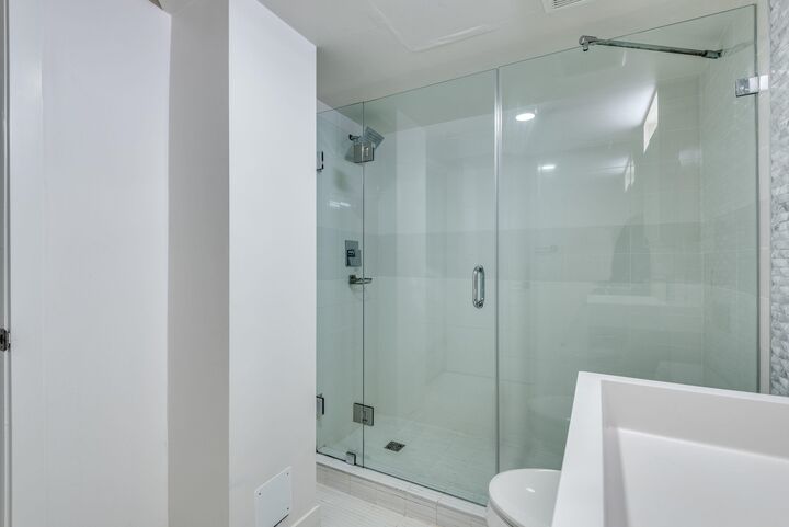 Property Photo:  1425 Haro Street 003  BC V6G 1G2 