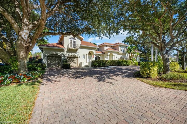 Property Photo: 611 10th Ave S B2 FL 34102