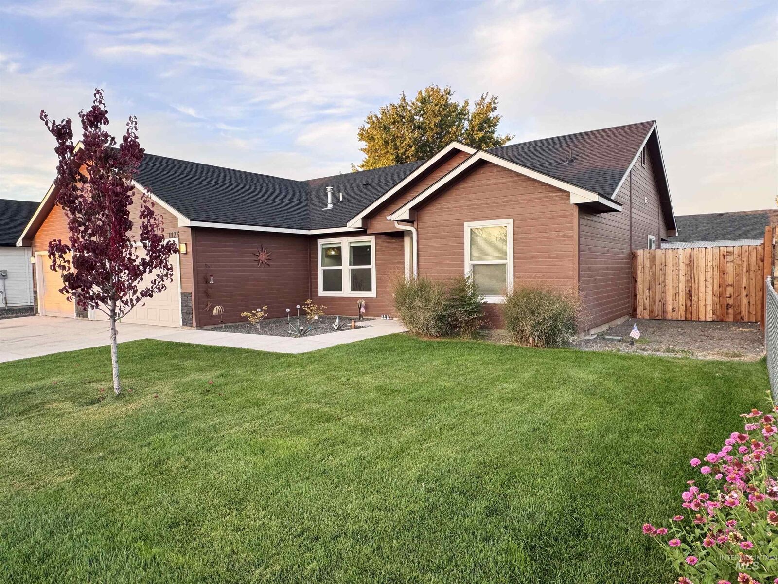 Property Photo:  1125 W 10th  ID 83672 