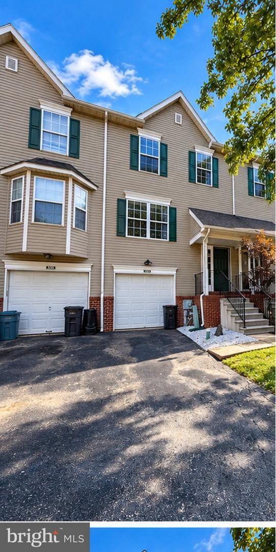 Property Photo: 533 Williamsburg Way PA 19406