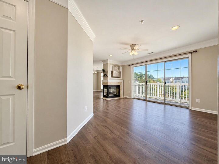 Property Photo:  46924 Courtyard Square 301  VA 20164 