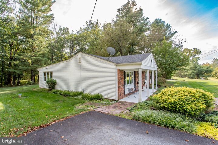 Property Photo:  5 Deer Path  NJ 08848 