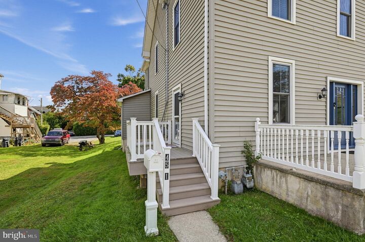 Property Photo:  45 N 3rd Street 1  PA 19363 