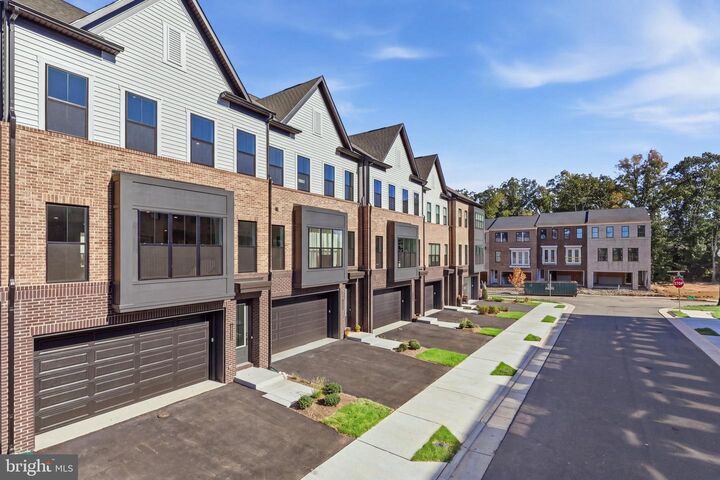 Property Photo:  42162 Stone Press Terrace  VA 20148 