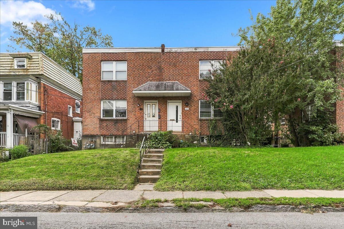 Property Photo: 38 E Stratford Avenue PA 19050
