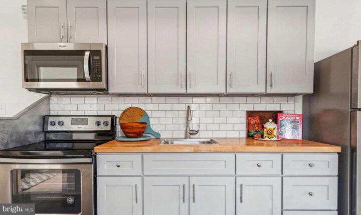 Property Photo:  2814 W Oxford Street 3  PA 19121 