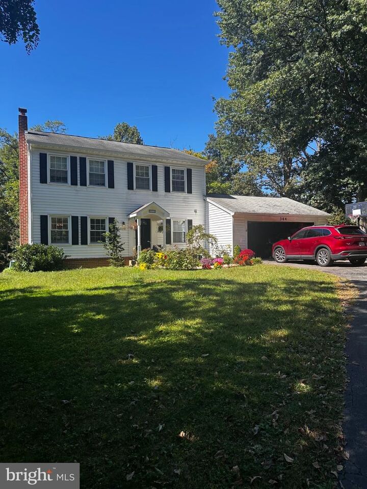 Property Photo: 344 N Kensington Street VA 22205