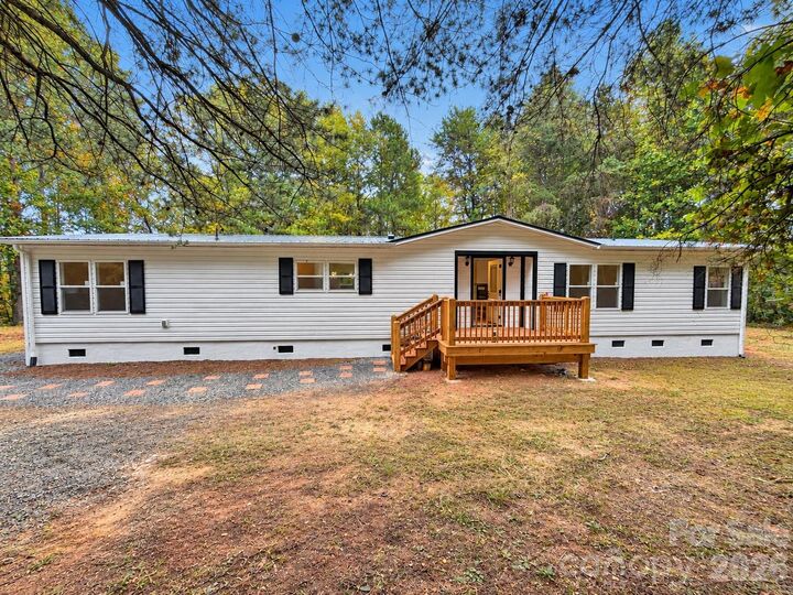 Property Photo: 127 Pinnacle Heights Drive NC 28761