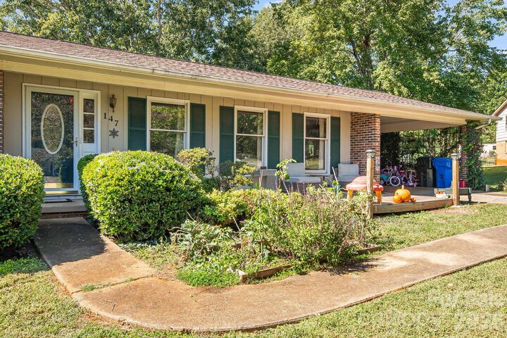 Property Photo:  147 Ridgeland Drive  NC 28139 