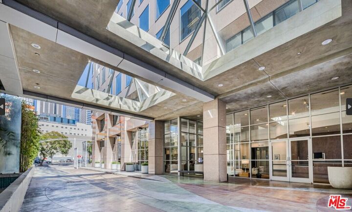 Property Photo: 801 S Grand Ave, Unit 2205 CA 90017