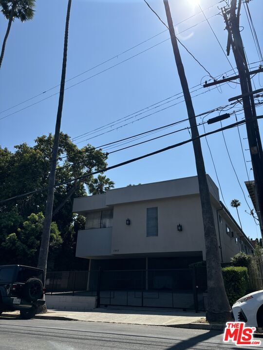 Property Photo:  1807 Taft Ave, Unit 2-3  CA 90028 