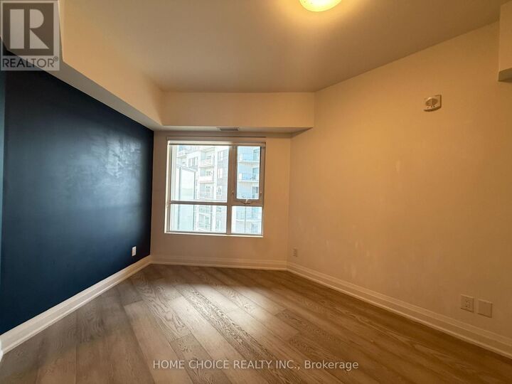 Property Photo:  58 Lakeside Terrace 1001  ON L4M 0L5 