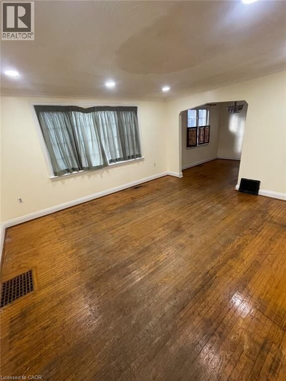 Property Photo:  2 Menzie Avenue Upper  ON N1E 5X9 