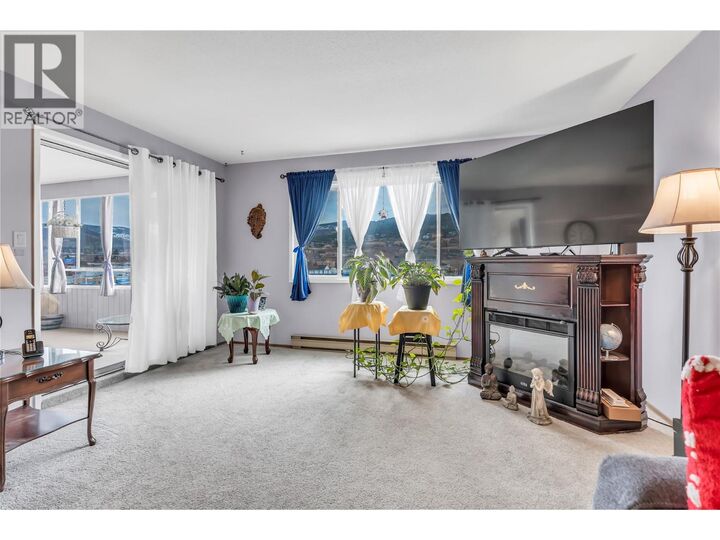 Property Photo:  272 Green Avenue West 402  BC V2A 3T2 