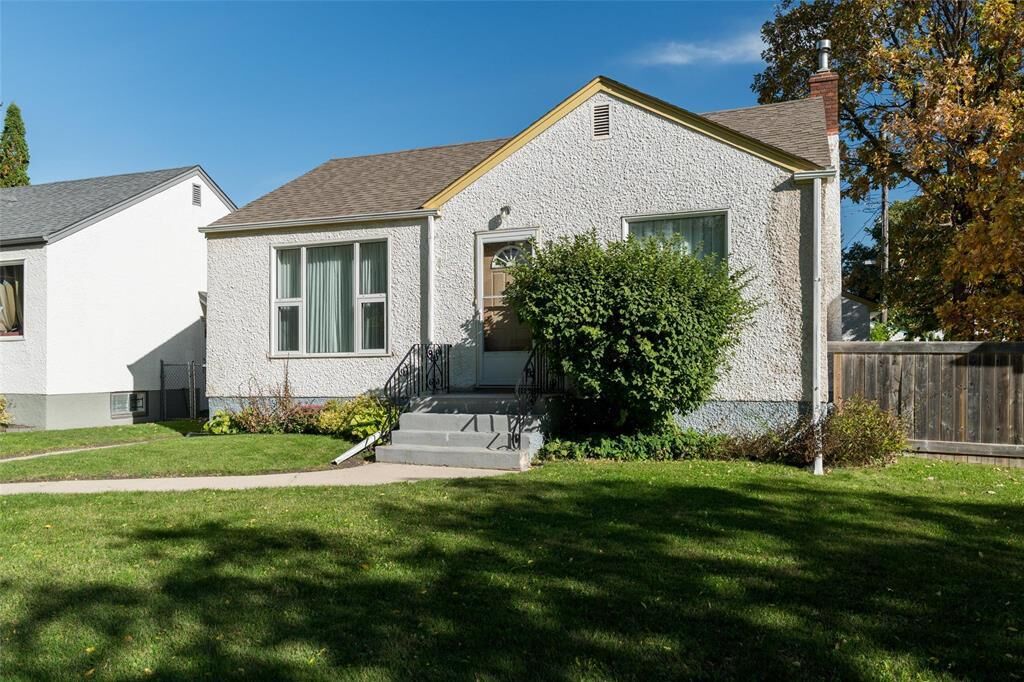 Property Photo:  173 Belmont Avenue  MB R2V 0X9 