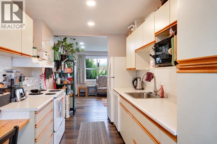 Property Photo:  22 Hawk Street  BC V8C 1N5 