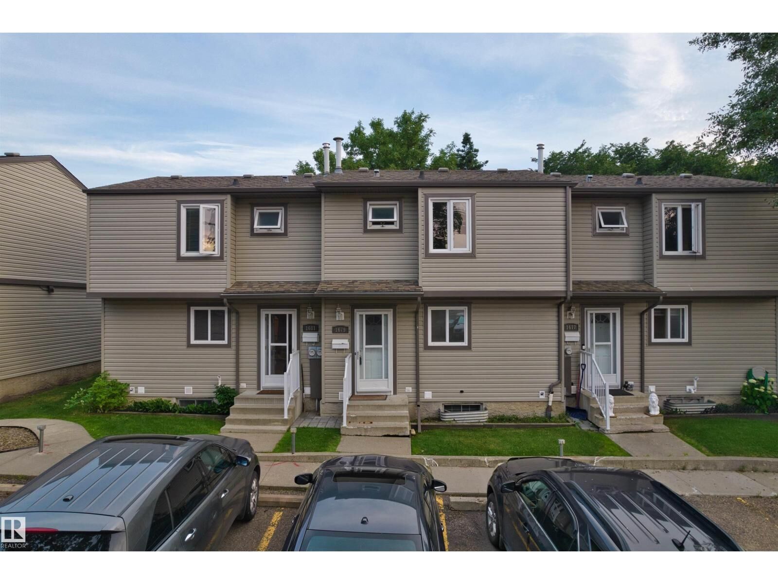 Property Photo:  1679 Lakewood Rd S NW  AB T6K 3B9 
