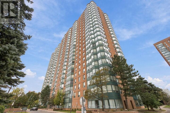 Property Photo: 135 Hillcrest Avenue 510 ON L5B 4B1