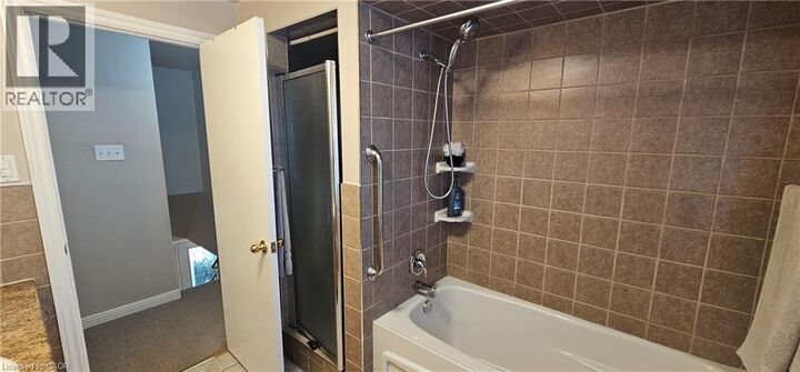 Photo de la propriété: 71 Margate Avenue ON L8T 1M7