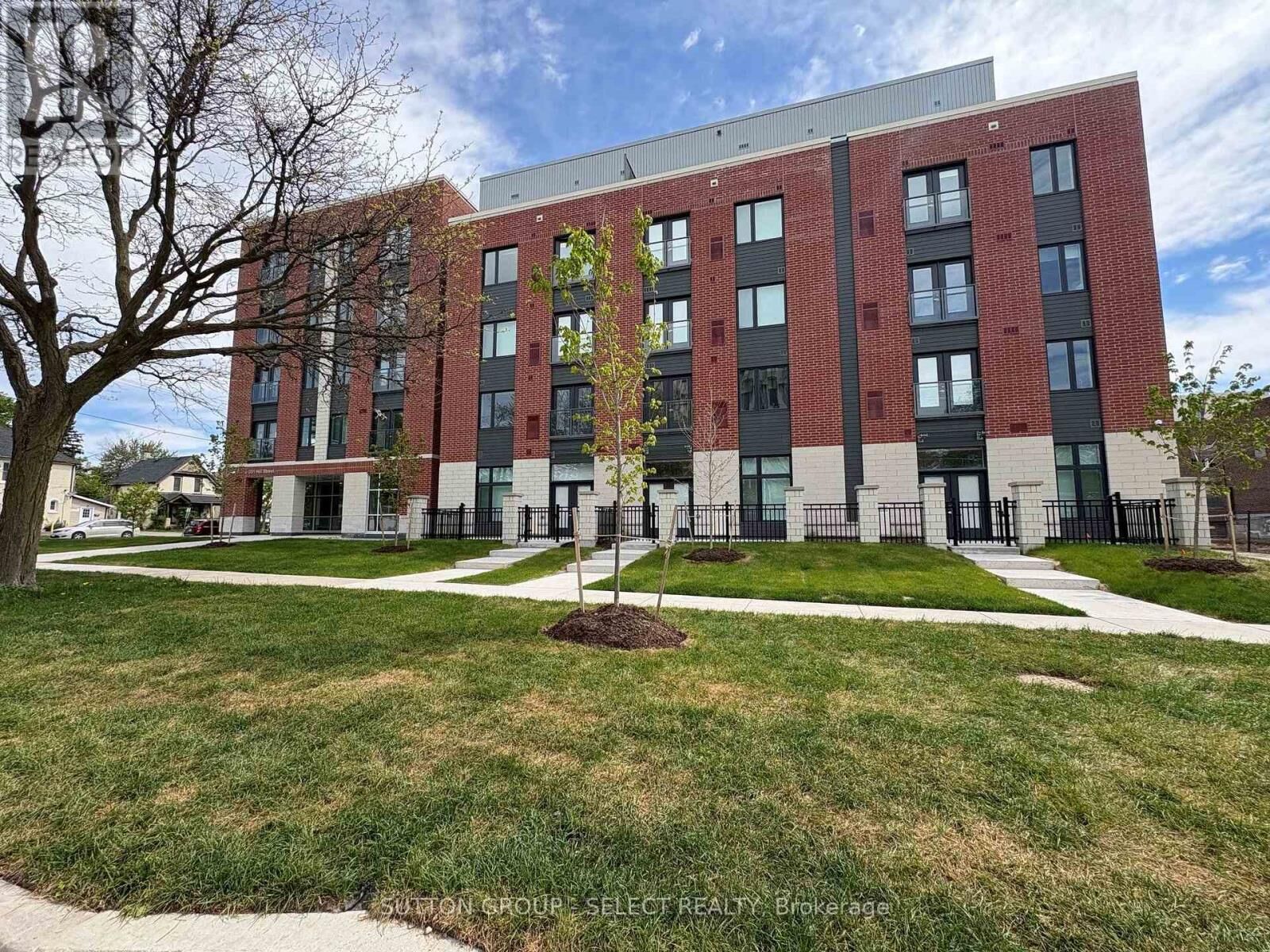 Property Photo:  351 Hill Street 420  ON N6B 2M2 