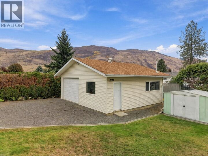 Property Photo:  851 Sumac Place  BC V2B 6R4 