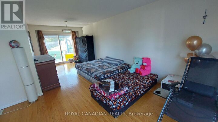 Property Photo: 3677 Woodruff Crescent ON L4T 1T8