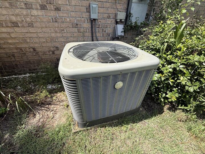 Property Photo: 6607 Leisure Street FL 32566