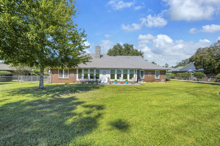 Property Photo:  136 Country Club Road  FL 32579 