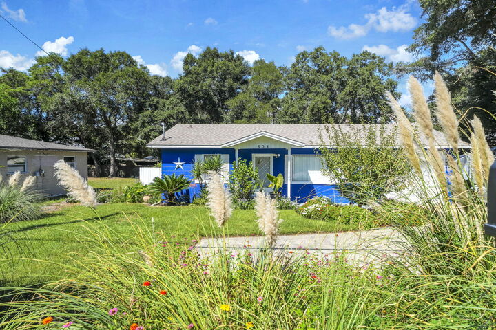 Property Photo: 303 N Beal Parkway FL 32548