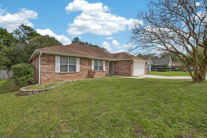 Property Photo:  4717 Whitewater Lane  FL 32539 