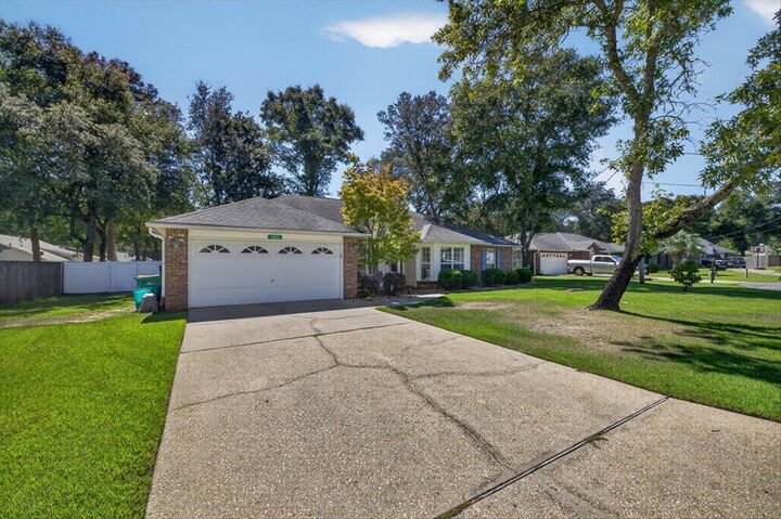 Property Photo:  2806 Ping Lane  FL 32539 