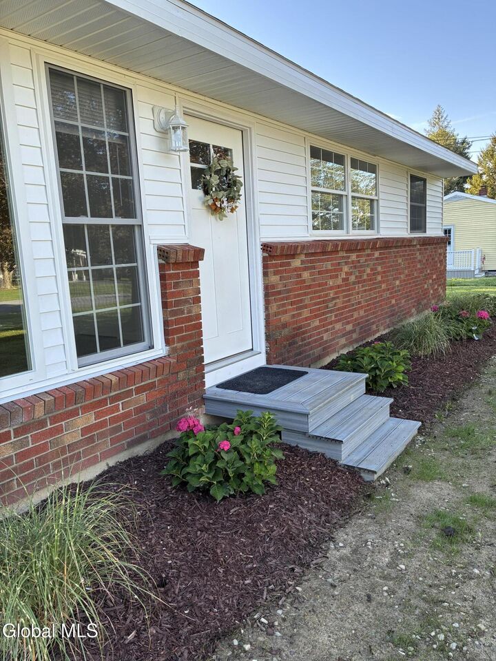 Property Photo:  18 Walter Road  NY 12180 