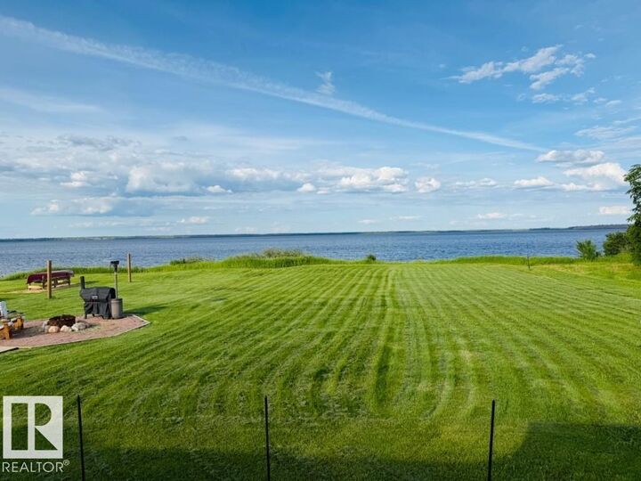 Property Photo:  890 Pelican Road  AB T0G 2K0 