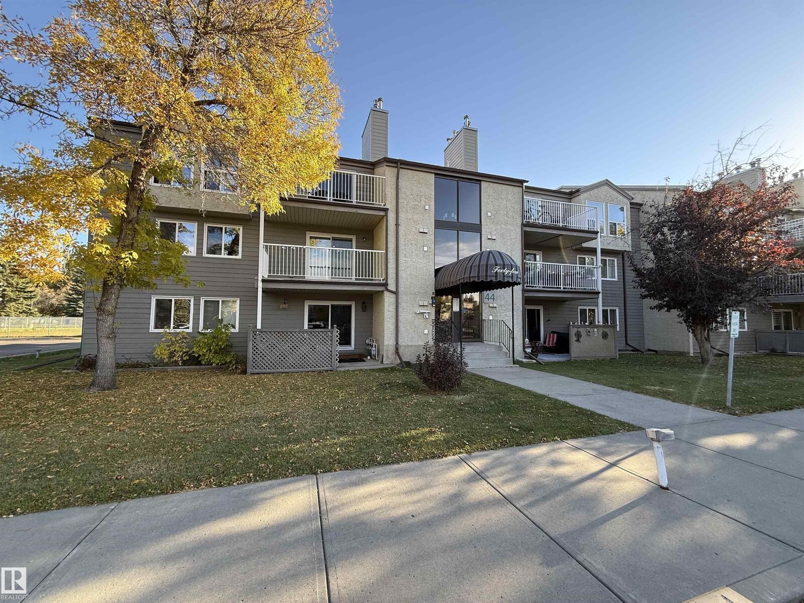 Property Photo:  44 Alpine Place 102  AB T8N 3Y2 