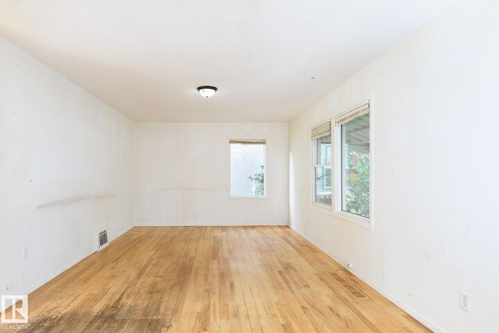 Property Photo:  11321 89 Street NW  AB T5B 3T5 