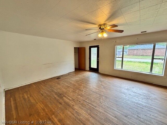 Property Photo:  833 Washington Street  AR 72958 