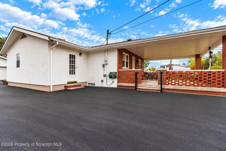 Property Photo:  930 Bush Street  PA 18447 