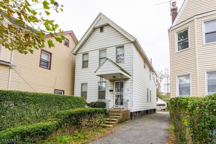 Property Photo:  233 N Park St  NJ 07017 