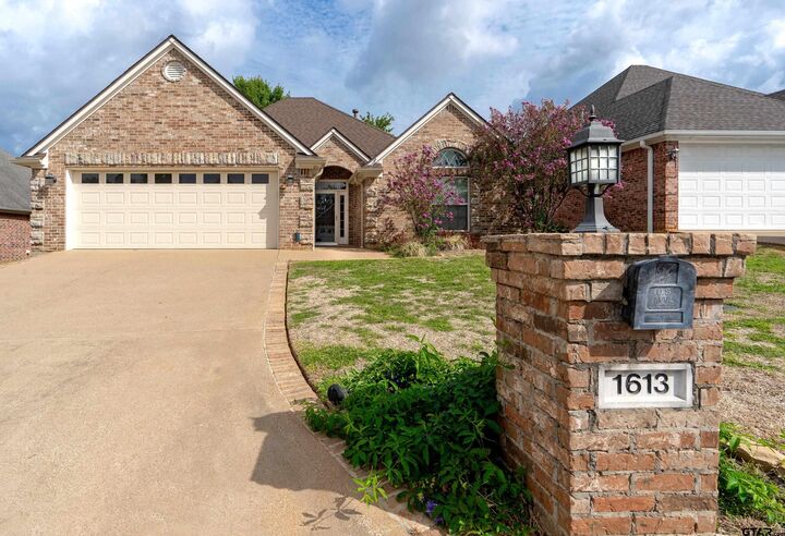 Property Photo:  1613 Valley Brook  TX 75605 