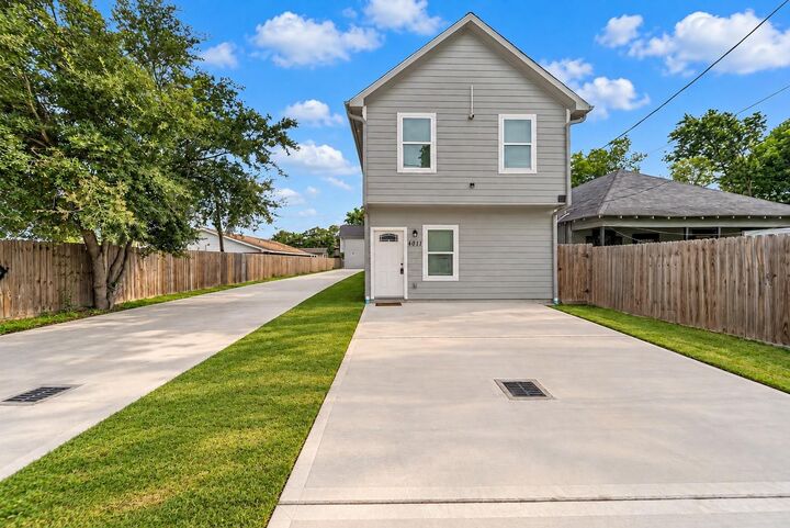 Property Photo:  4011 King Street  TX 77026 