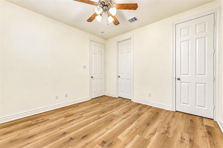 Property Photo:  1610 Colorado St  TX 77007 
