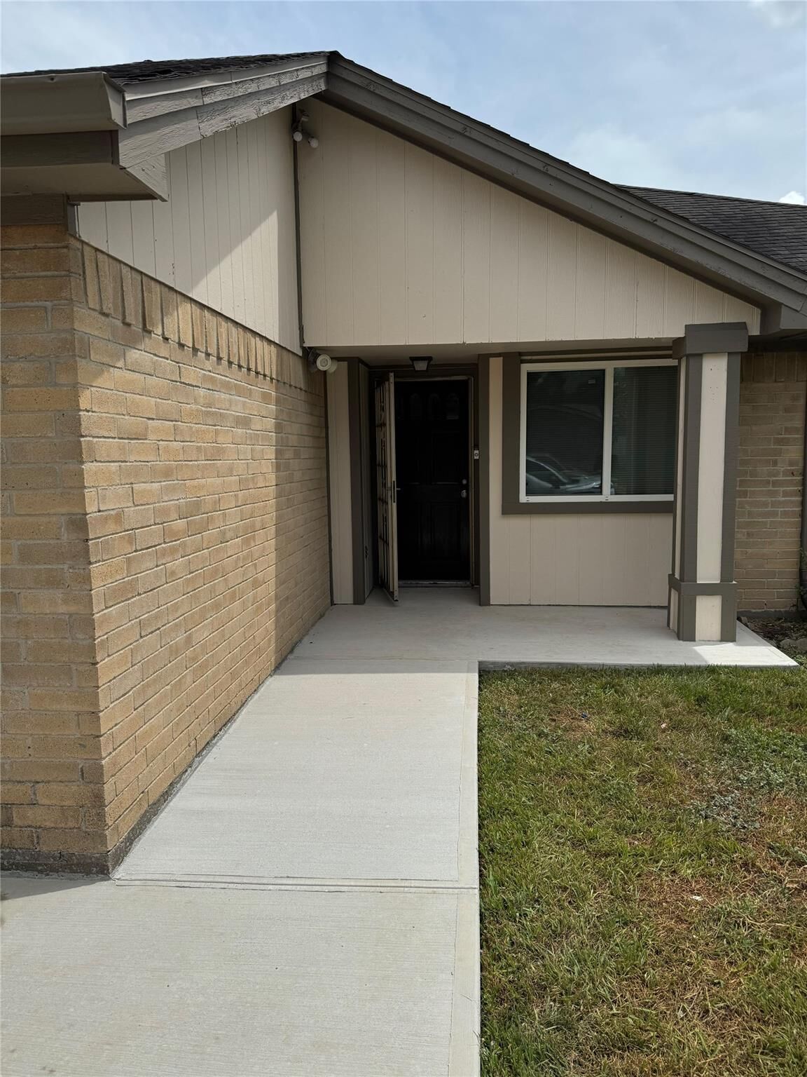 Property Photo: 4207 Maple Cross Drive TX 77505