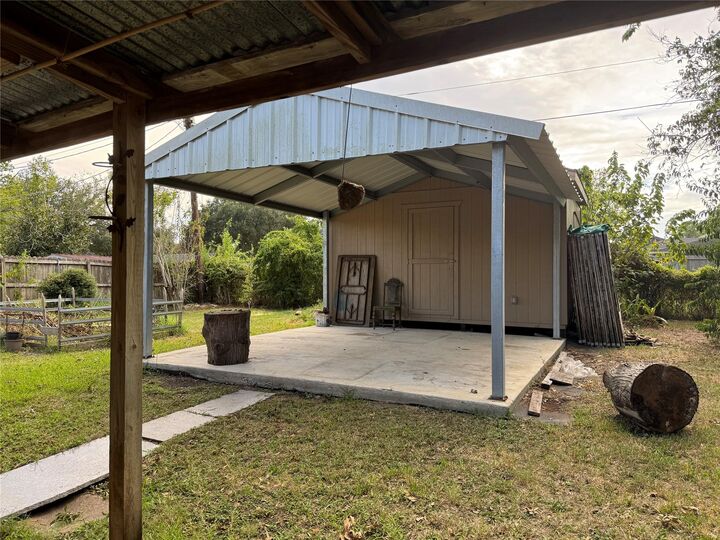 Property Photo:  304 Brigadoon Lane  TX 77546 