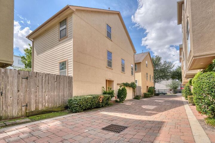 Property Photo:  1602 A Colorado Street A  TX 77007 
