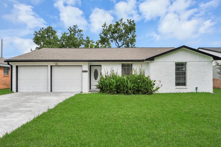 Property Photo:  212 Harold Lane  TX 77521 