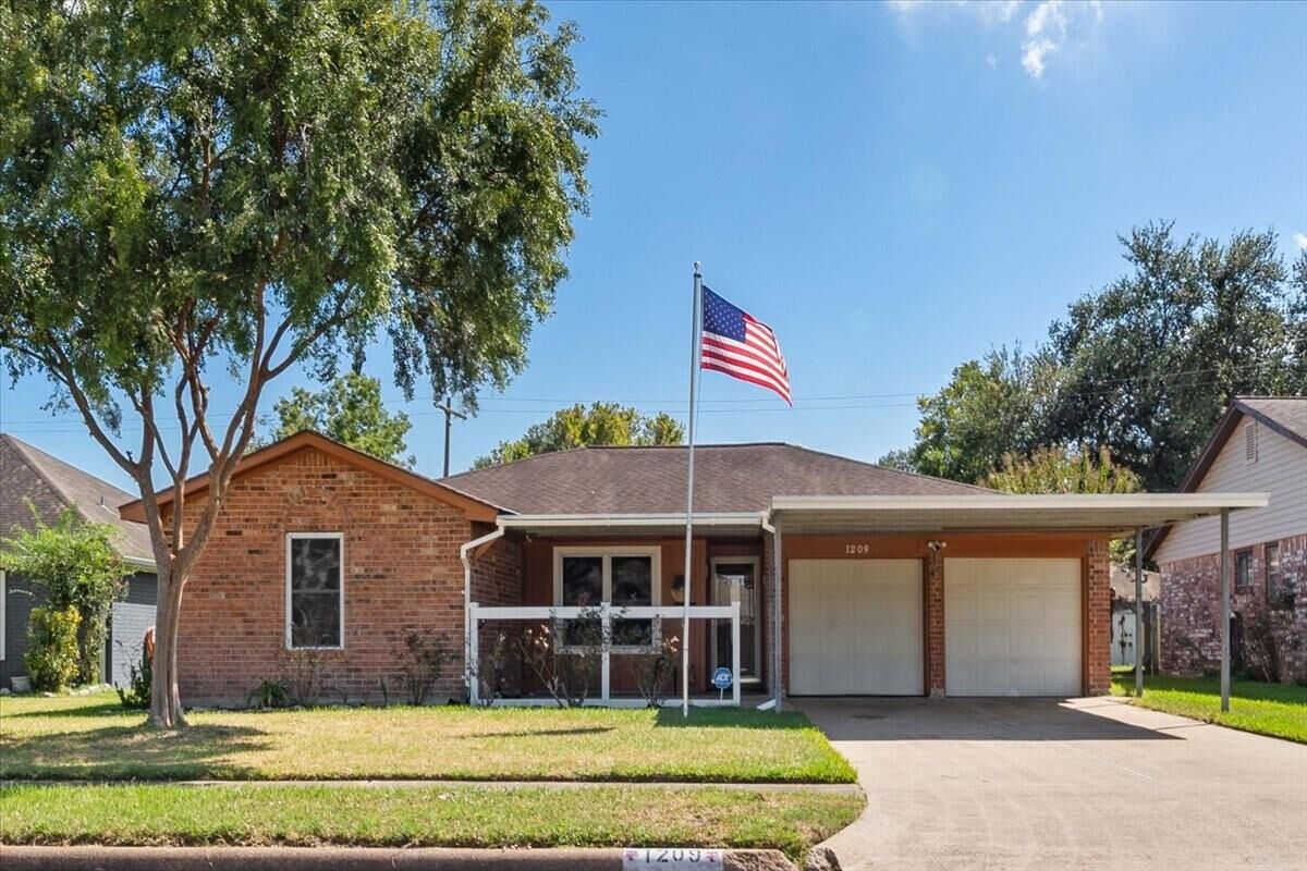 Property Photo: 1209 E Brown Lane TX 77536