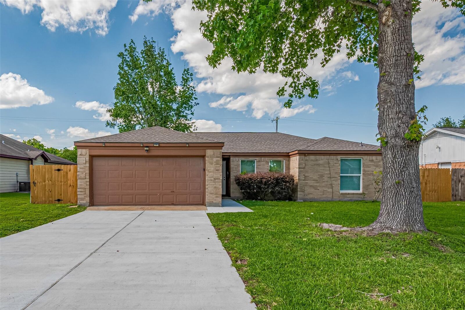 Property Photo: 7926 Jonquil Drive TX 77591